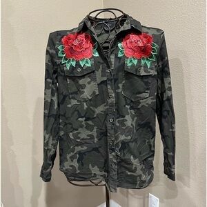 LOVE TREE Camo button up shirt with Embroidered Red roses, EUC!